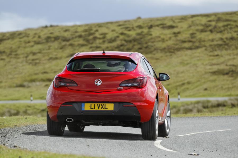  Vauxhall Astra GTC 2012 года  (фото 20 из 62)